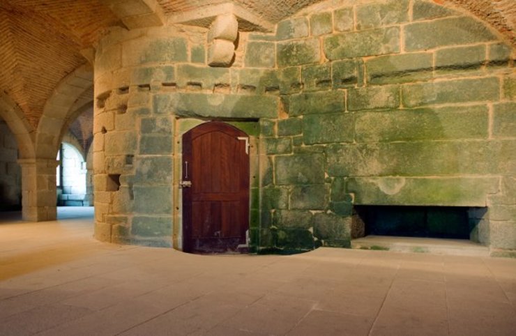 Covas de dona Urraca, no castelo de Salvaterra, onde se pretende facer o Museo do Viño 