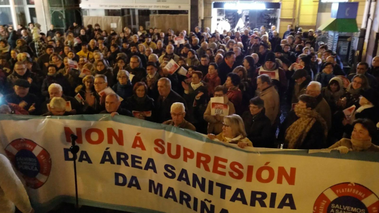 Manifestación en  en Viveiro, na praza da Fontenova, en defensa da área sanitaria da Mariña.