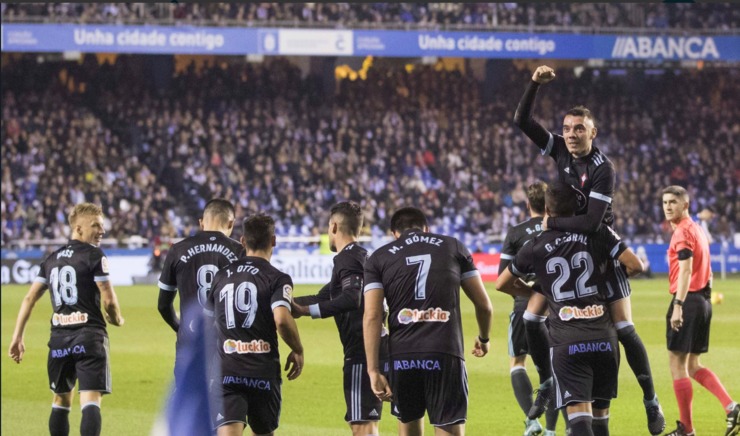 Iago Aspas celebra o seu gol en Riazor / La Liga.