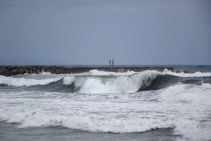 Grandes ondas por temporal na costa 