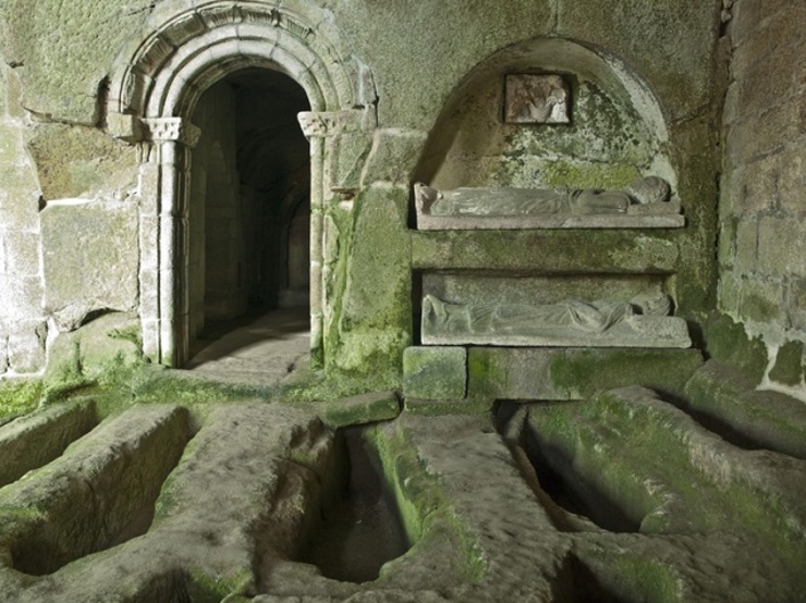 Necrópole nun mosteiro en Ourense 