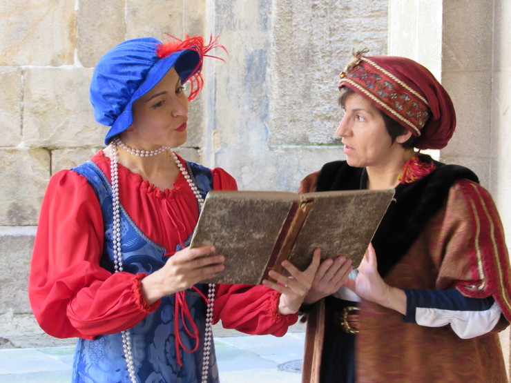 Teatro na presentación da Festa da Arribada de Baiona 