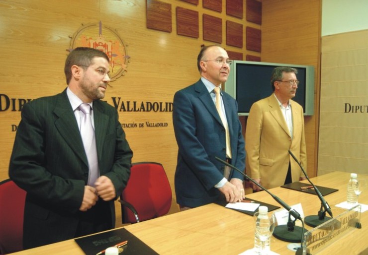 Carlos Magdaleno Fernández, á dereita, cando era deputado electo na Deputación de Valladolid , nunha imaxe da propia Deputación