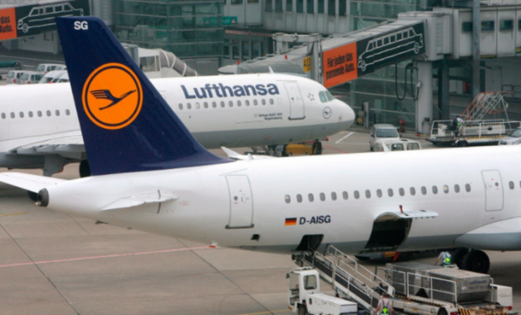 Avións de Lufthansa nun aeroporto 