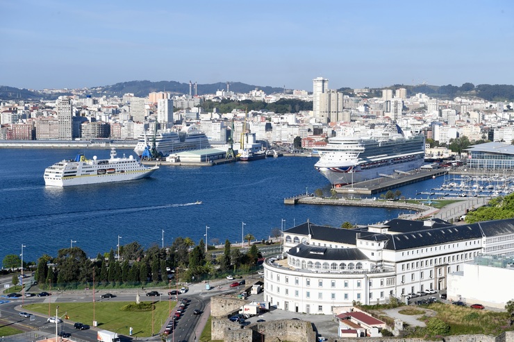 Cruceiros no Porto da Coruña
