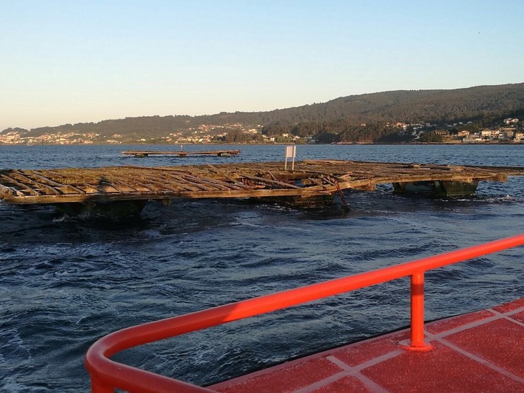 Batea contra a que chocou outro pesqueiro afundido en Ría de Pontevedra