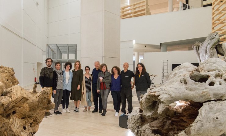 Equipo da exposición Da árbore a Cadeira 