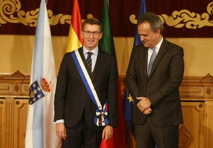 Feijóo recibe de mans do embaixador portugués a Gran Cruz da Orde do Infante don Henrique 