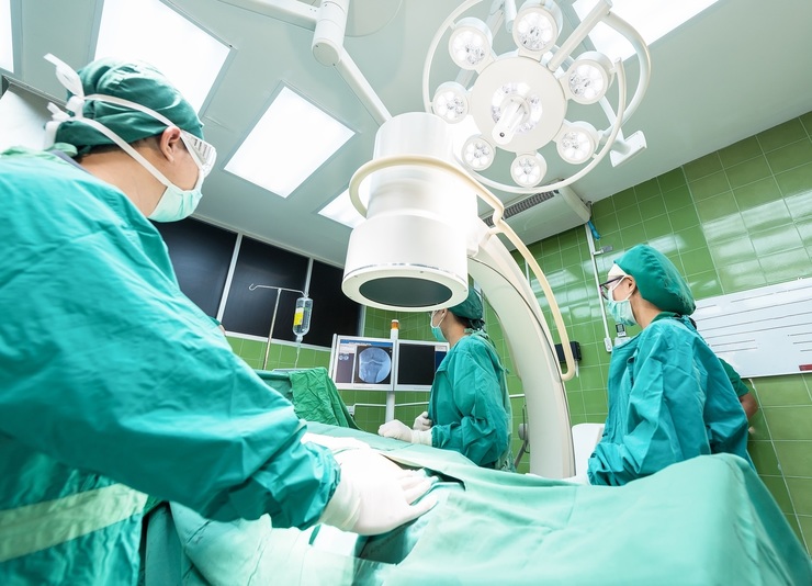 Cirurxiáns nun quirófano