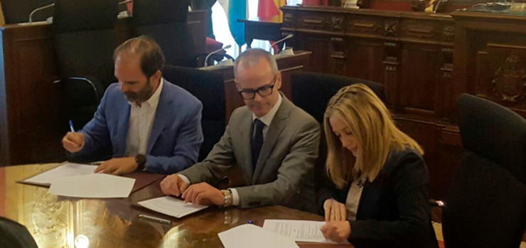 Firma do protocolo sobre pobreza enerxética entre o Concello de Ourense e Viaqua