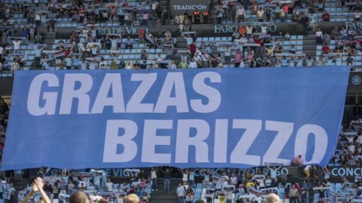 A pancarta con 'Grazas Berizzo' na bancada de Río. 