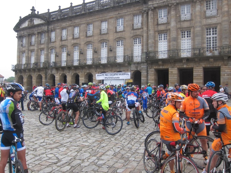 Concentración de ciclistas en Santiago 