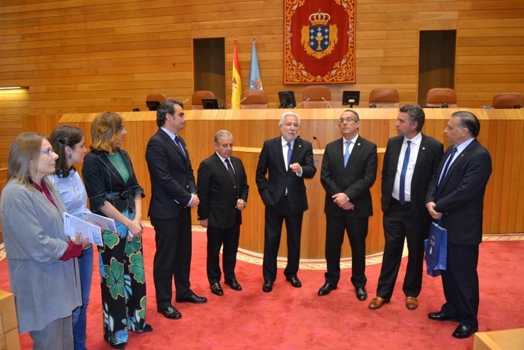 O presidente da Cámara de Representantes de Uruguai visita o Parlamento 