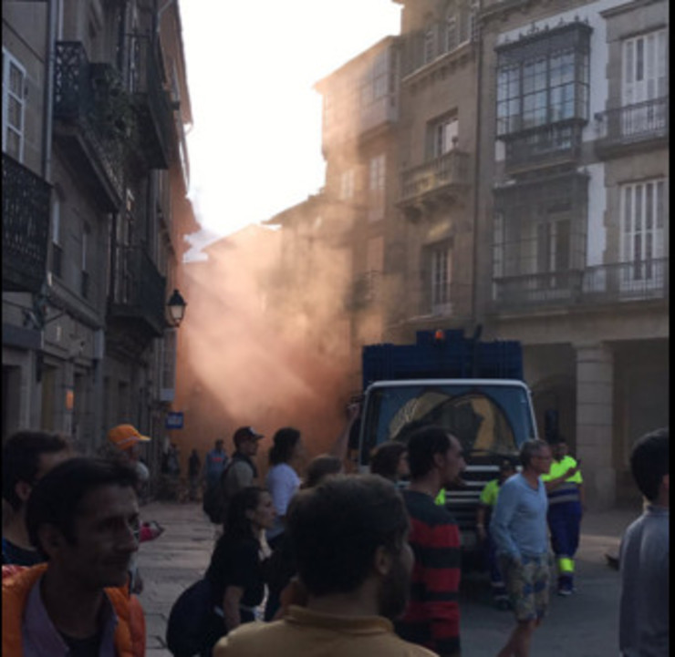 Enfrontamento entre policías e manifestantes polo peche dun centro social okupado