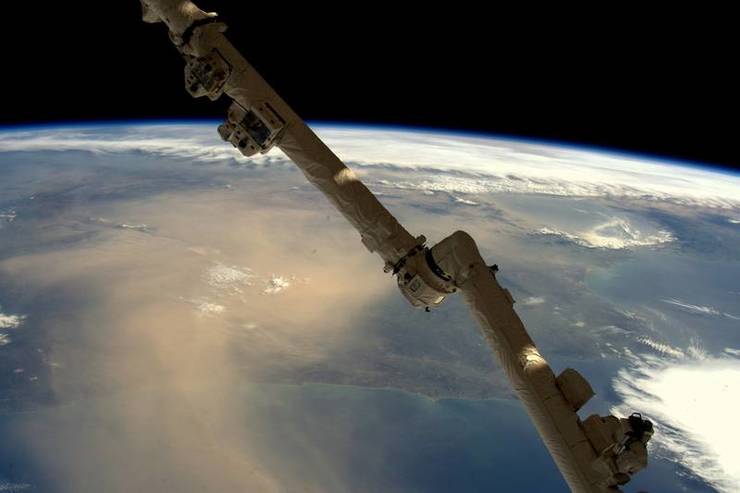 Nube de po sahariano vista desde o espazo / Tim Peake dende a Estación Espacial Internacional.
