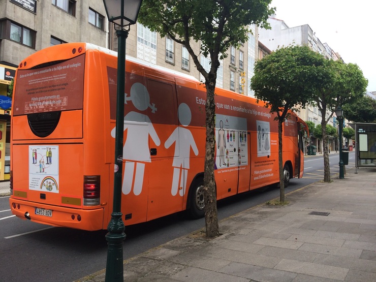 Autobús de Hazte Oír en Santiago de Compostela 