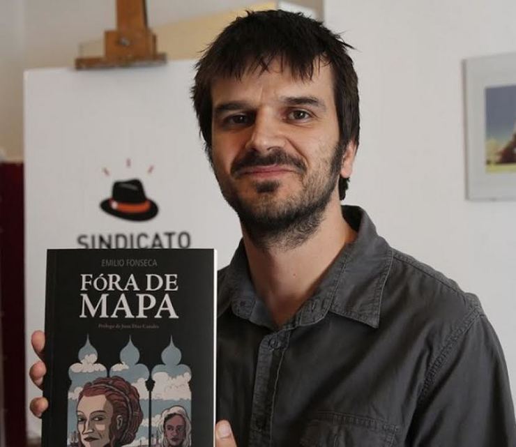 O ilustrador Emilio Fonseca co seu libro Fóra de mapa 