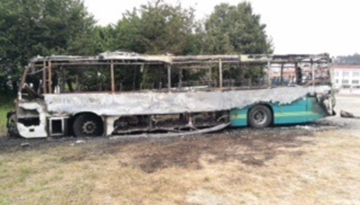 Autobús de Arriva quemado en Valdoviño 