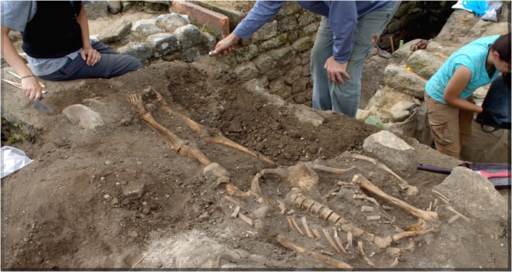 Investigadores descobren peixe de hai 1.700 anos e restos óseos en Adro Vello 