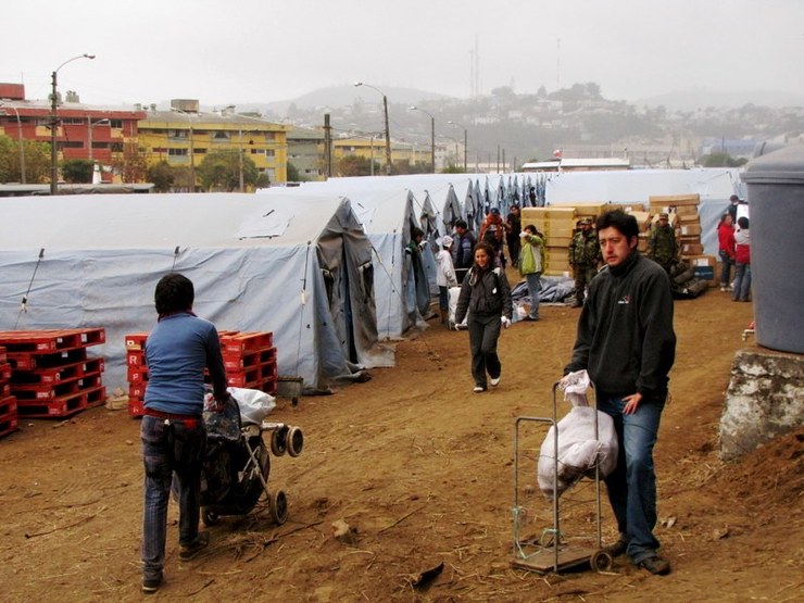 Campamento para acoller aos afectados por un terremoto en Chile / Municipalidad de Talcahuano.
