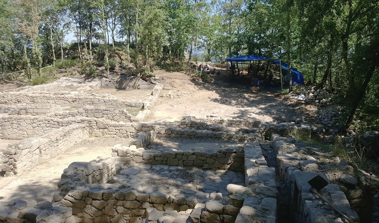 Traballos de escavación en Armea, Allariz 