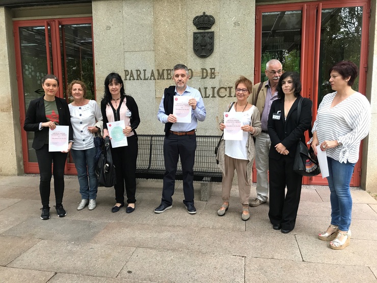 La Marea Blanca presenta sus propuestas en el Parlamento gallego 