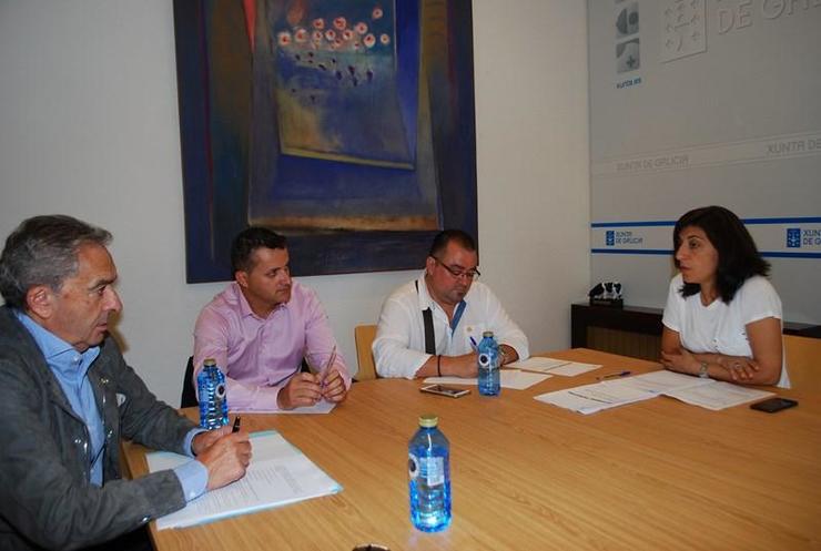 José Luís Gavilanes Losada, á esquerda, canda outros alcaldes e a conselleira de Medio Rural nunha imaxe da web da Xunta