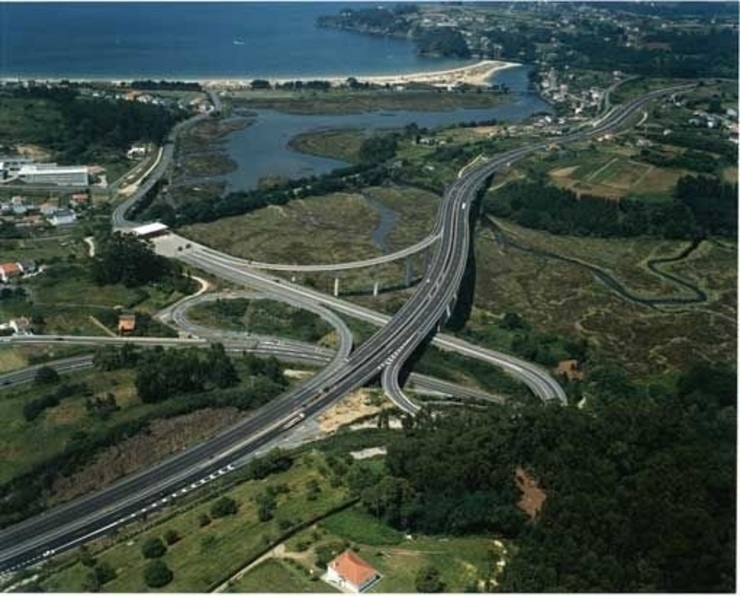 Autopista AP-9 que vai de Ferrol á frontera portuguesa