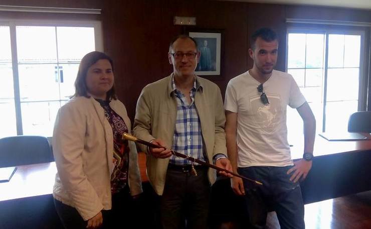 Laura Mariño, Amancio Lavandeira e  Abraham Gerpe o día da toma de posesión do segundo / Que pasa na costa