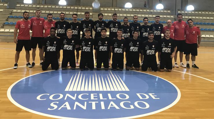 Santiago Futsal, no pavillón Santa Isabel para o primeiro adestramento. 