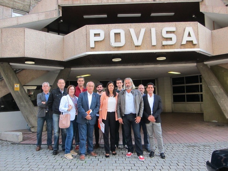 Olga Louzao fronte á porta principal de Povisa en Vigo. / Europa Press