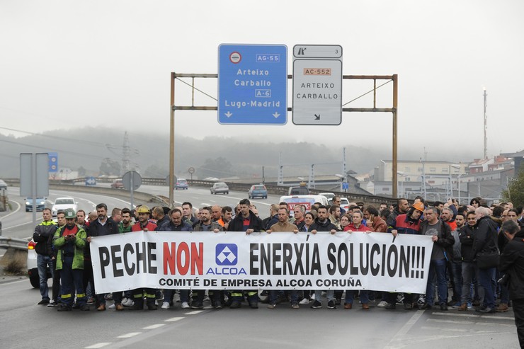 Protesta contra o peche das plantas de Alcoa en Avilés e A Coruña 