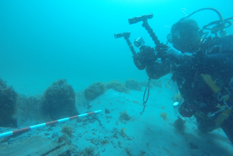 Mergullador toma imaxes dos restos do galeón da Segunda Armada Invencible 'Santiago de Galicia', afundido en 1597 na ría de Ribadeo 