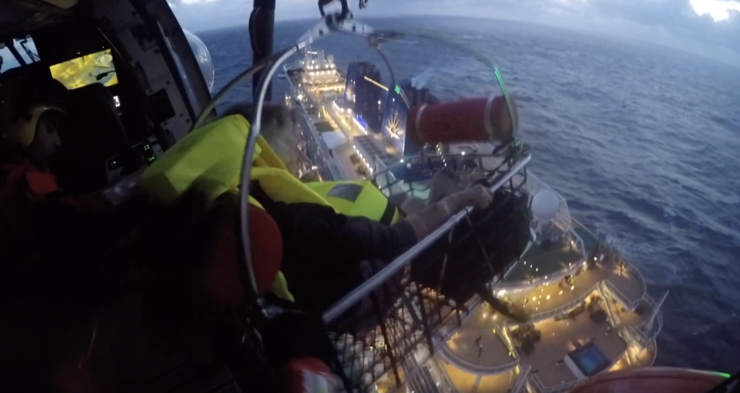 Evacuación médica dunha pasaxeira dun cruceiro, trasladada á Coruña en helicóptero 
