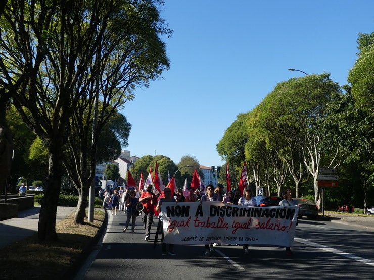 Concentración traballadoras da limpeza da Xunta