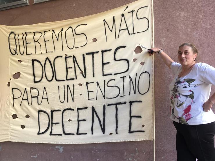 Lidia Preito, presidenta da ANPA do CEIP Vilar de Barrio, no que denuncian a falta de profesores 