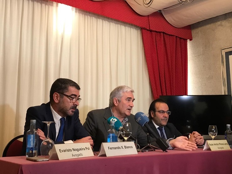 Rueda de prensa de Fernando Blanco xunto aos seus avogados en Santiago / Europa Press