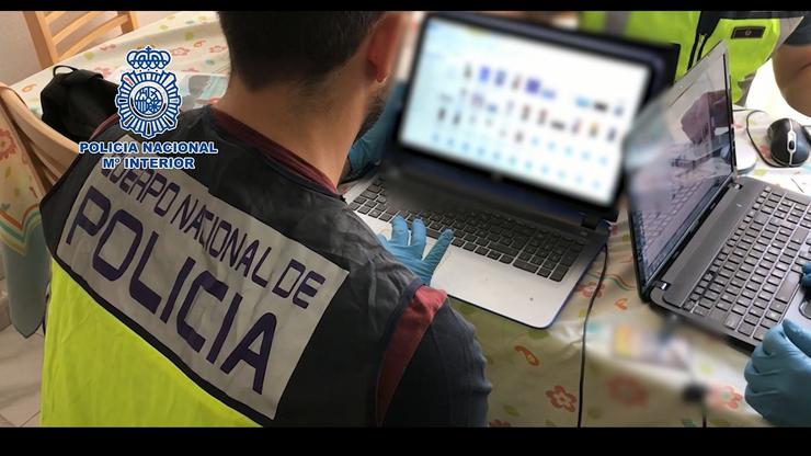 Operación Policía contra a produción e distribución de material pedófilo. DIRECCIÓN GENERAL DE LA POLICÍA 