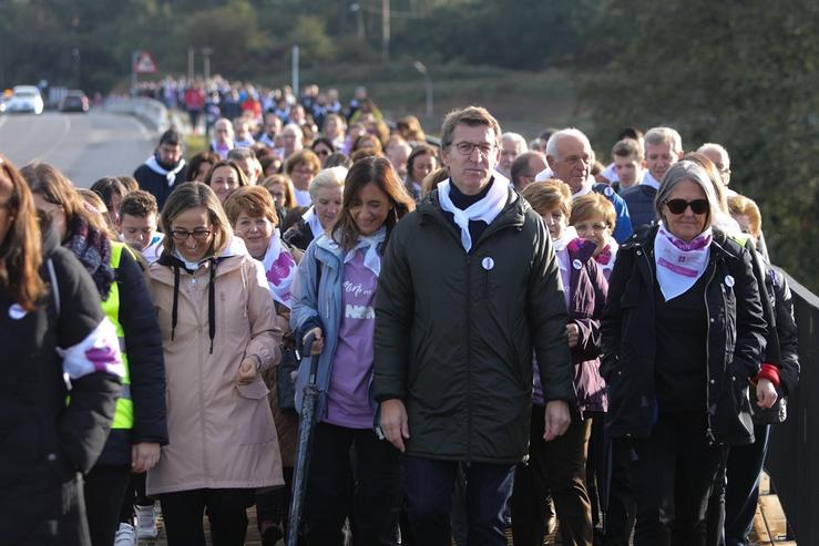 Feijóo participa con militantes e cargos do seu partido nunha marcha en contra da Violencia de Xénero 