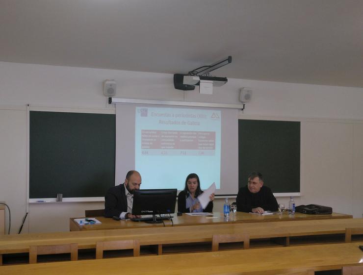 Marcel Mauri, Marta Pérez e Xosé Manuel Pereiro, durante o seminario celebrado na Facultade de Ciencias da Comunicación (USC)