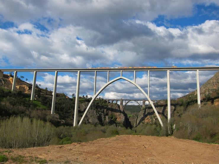 Viaducto do Ulla no AVE a Galicia. Europa Press - Archivo 