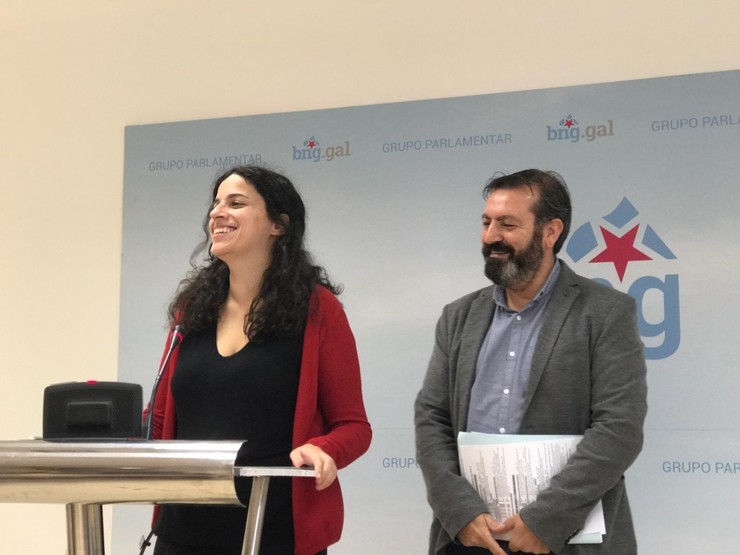 Noa Presas e Luís Bará, deputados do BNG, en rolda de prensa 
