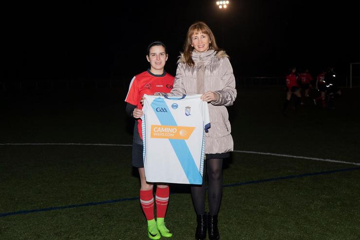 A Secretaria Xeral de Deporte Marta Míguez  o domingo 9 de Decembro nun partido de fútbol gaélico
