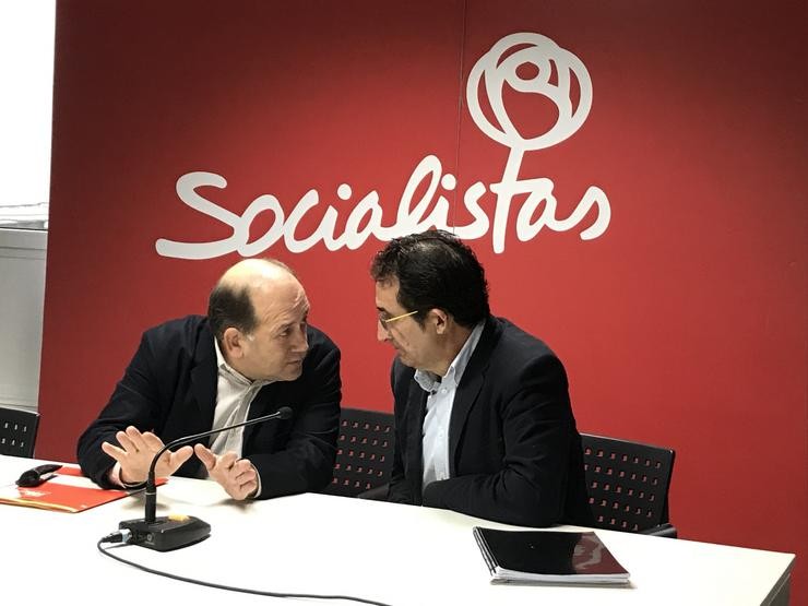 Xoaquín Fernández Leiceaga e Antonio Leira na rolda de prensa 