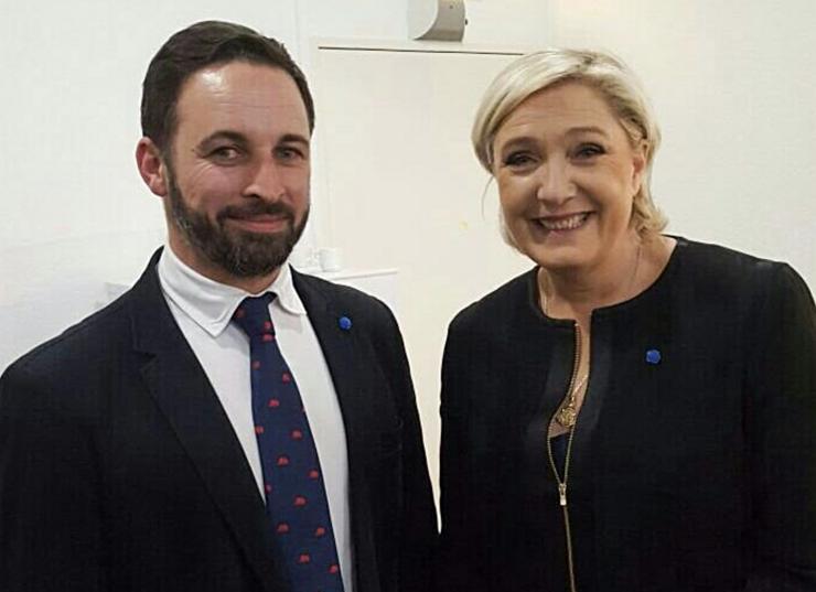 A ultradereita española e francesa: Santiago Abascal (VOX) e Marine Le Pen (Frente Nacional de Francia) / VOX.