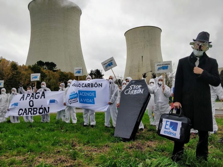 Protesta contra as centrais térmicas ante Endesa As Pontes 