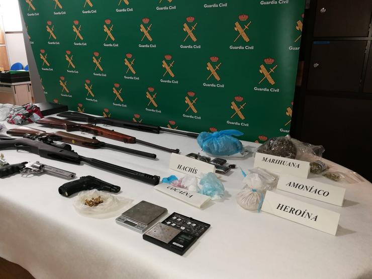 Material incautado nun control de armas e explosivos en Rianxo. GUARDIA CIVIL 