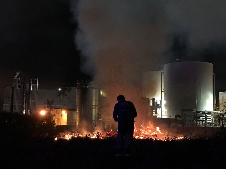 Lume forestal preto da planta química que Syngenta ten no Porriño 