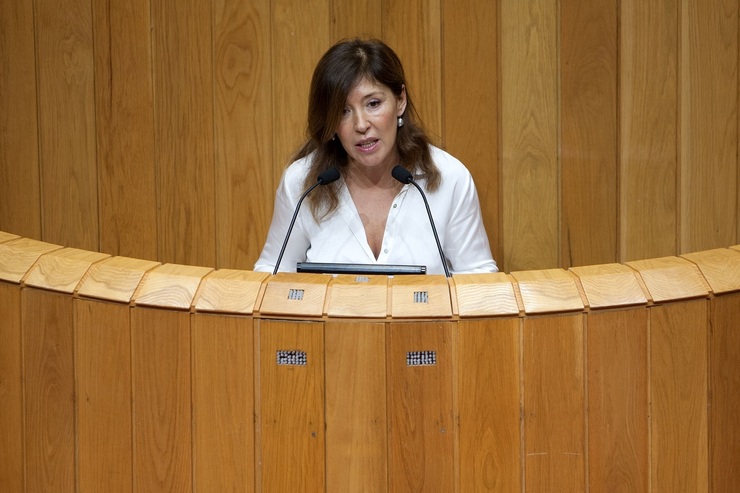 La conselleira Beatriz Mato en el pleno del Parlamento.