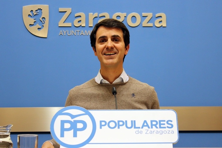 O concelleiro do PP, Pedro Navarro, este mércores en rolda de prensa 